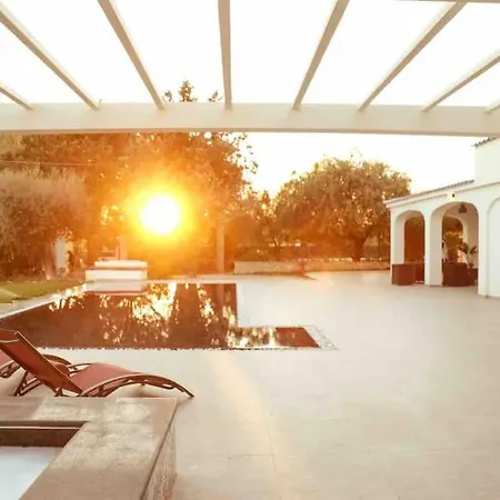 Kalorama-private Pool & Hot Tub Villa *