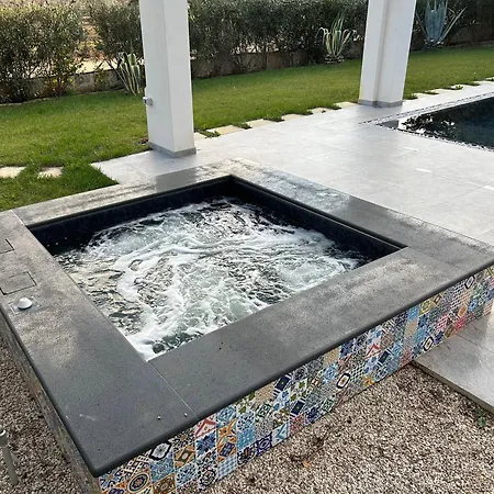 Kalorama-private Pool & Hot Tub * San Vito dei Normanni